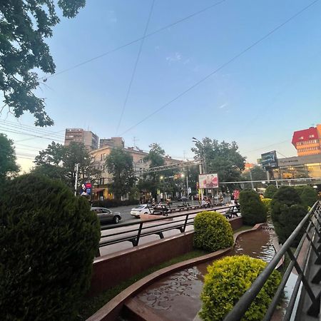 Двухкомнатная Квартира На Арбате Almaty Eksteriør billede